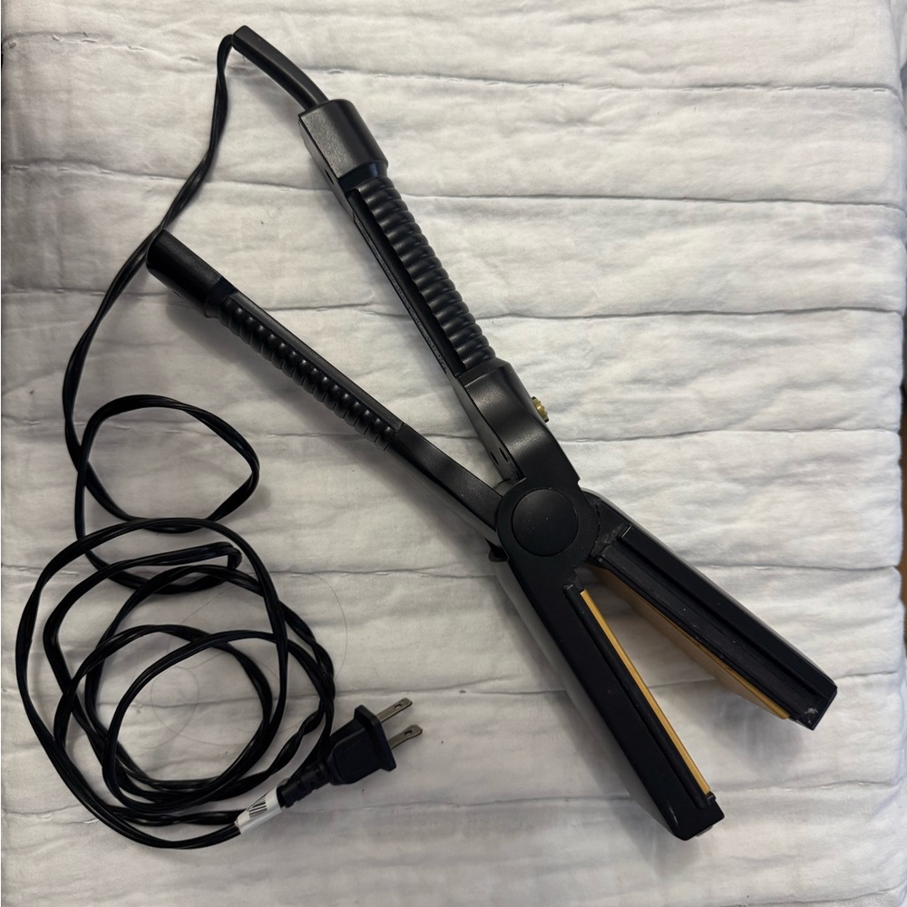 Conair Professional Ceramic Straightener/ Flat Iron "2 inch"